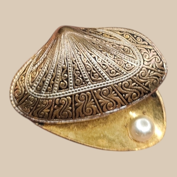 Vintage Damascene Gilt Engraved Brooch - Picture 1 of 5